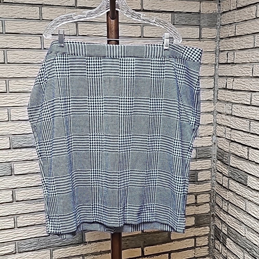 Lane Bryant Plus Skirt Sz 24  Excellent Condition